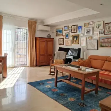 Продажа дома на две семьи в Estepona