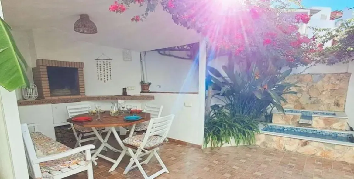 Продажа дома на две семьи в Estepona 7