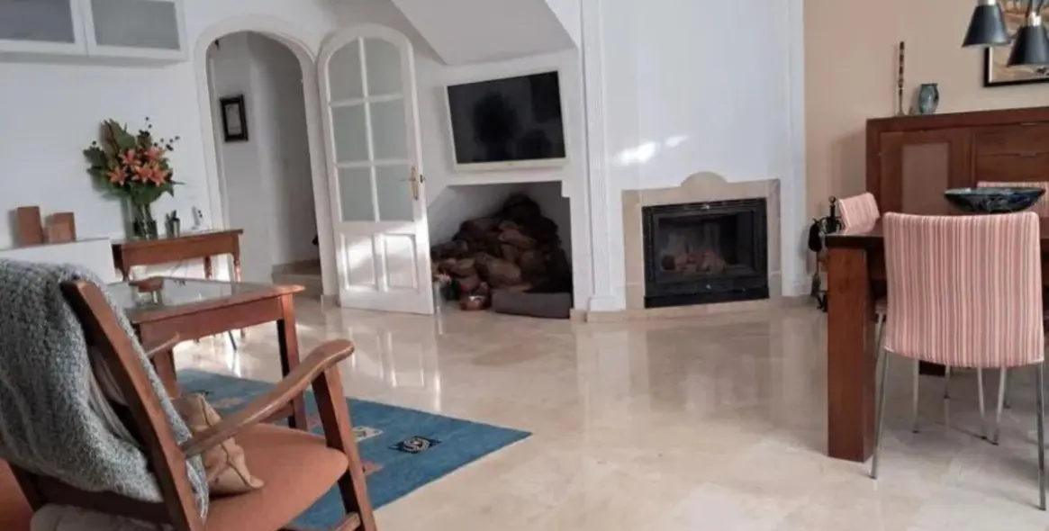 Продажа дома на две семьи в Estepona 9