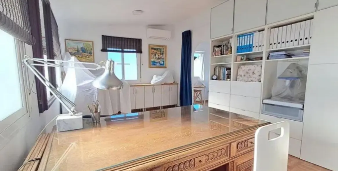 Продажа дома на две семьи в Estepona 24