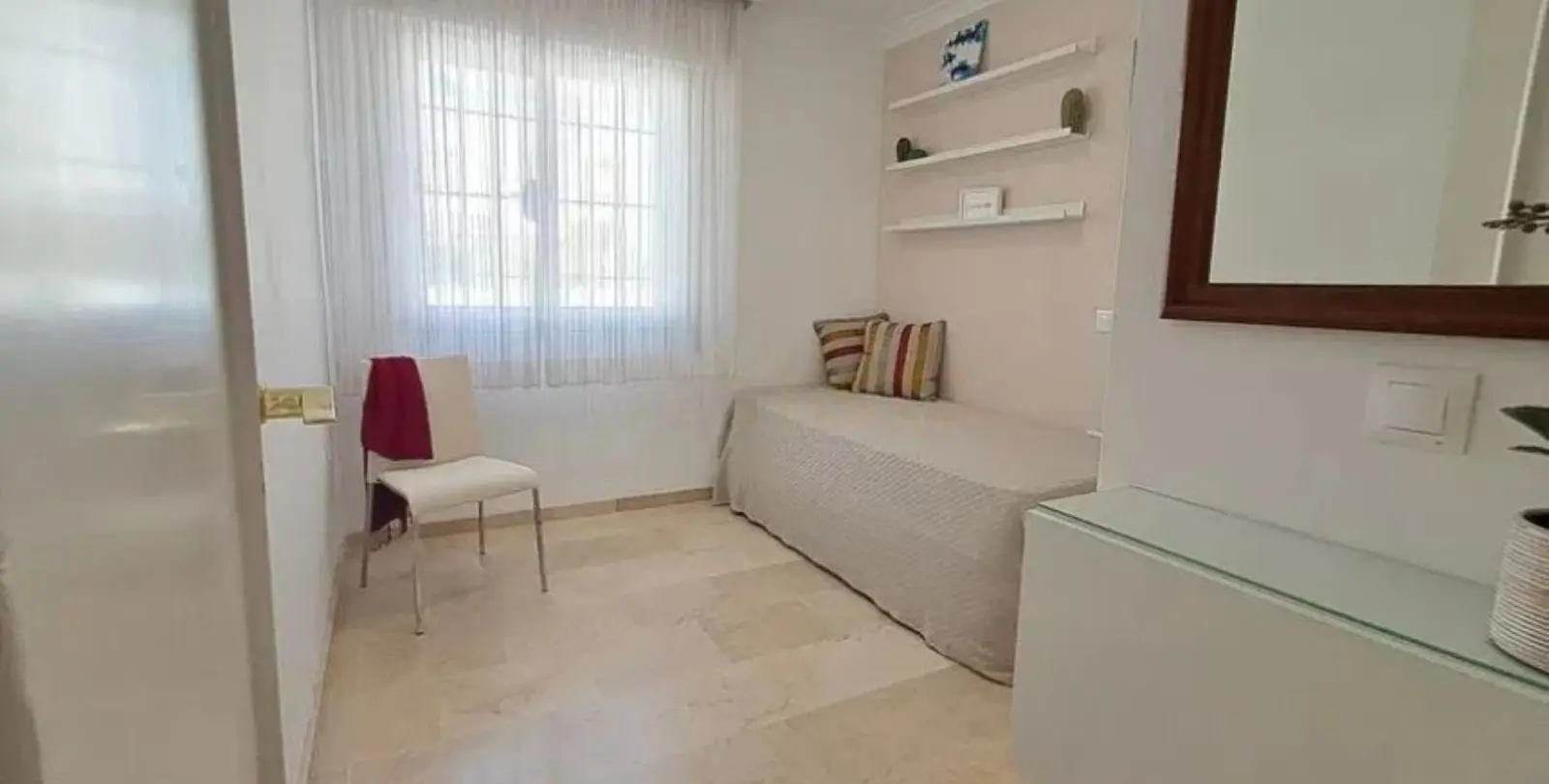 Продажа дома на две семьи в Estepona 20