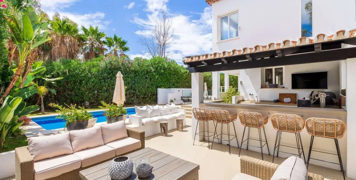 Продажа  отдельно стоящей виллы в Nueva Andalucía 1