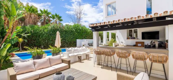 Продажа  отдельно стоящей виллы в Nueva Andalucía 0