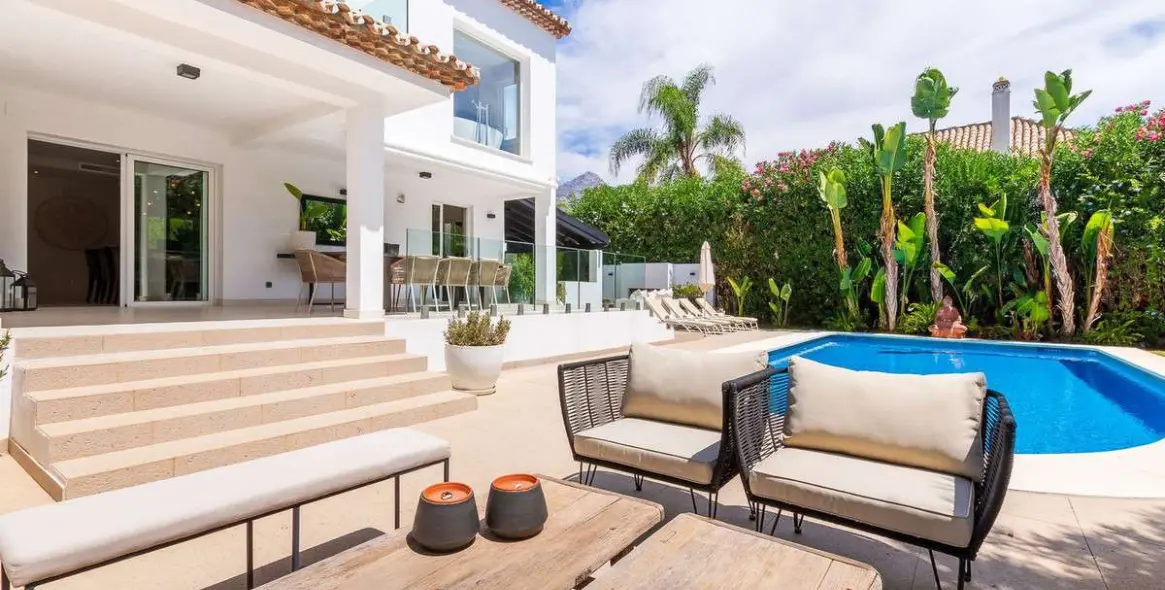 Продажа  отдельно стоящей виллы в Nueva Andalucía 2