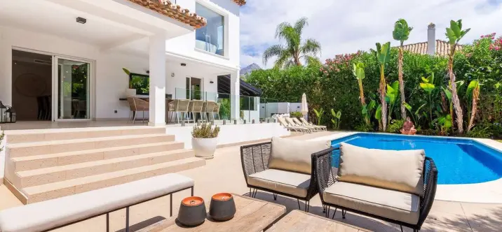 Продажа  отдельно стоящей виллы в Nueva Andalucía 1