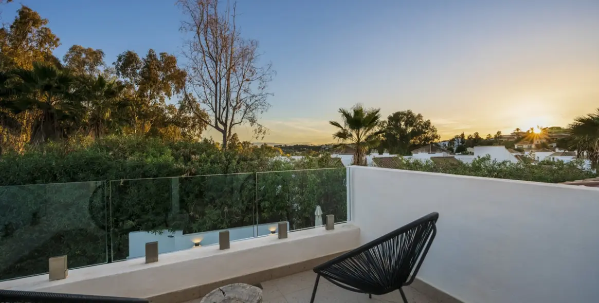 Продажа  отдельно стоящей виллы в Nueva Andalucía 3