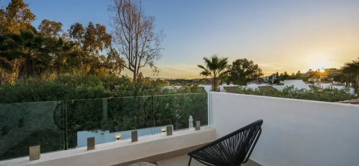 Продажа  отдельно стоящей виллы в Nueva Andalucía 2