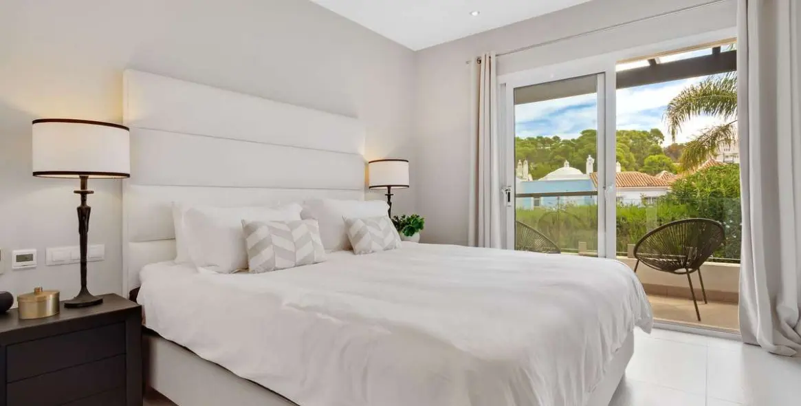 Продажа  отдельно стоящей виллы в Nueva Andalucía 4