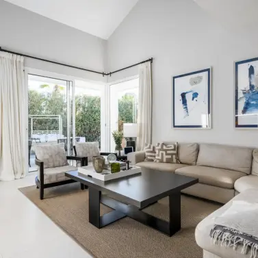 Продажа  отдельно стоящей виллы в Nueva Andalucía