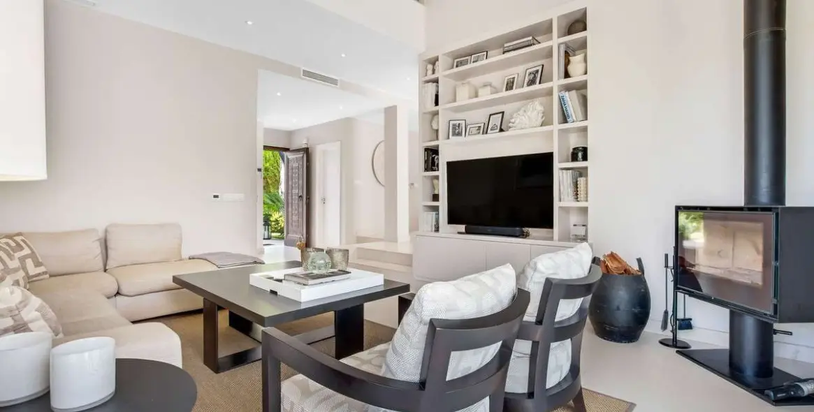 Продажа  отдельно стоящей виллы в Nueva Andalucía 8