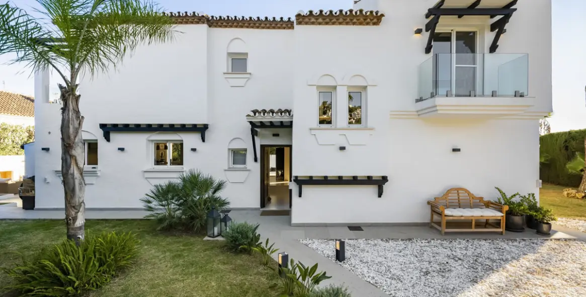 Продажа  отдельно стоящей виллы в Nueva Andalucía 10