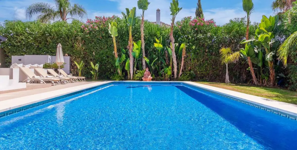 Продажа  отдельно стоящей виллы в Nueva Andalucía 16