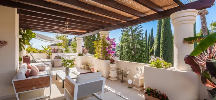 Продажа двухуровневого пентхауса в Nueva Andalucía 1