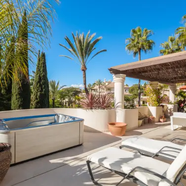 Продажа двухуровневого пентхауса в Nueva Andalucía