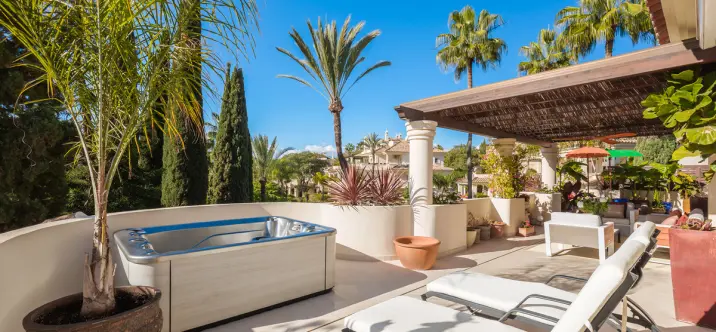 Продажа двухуровневого пентхауса в Nueva Andalucía 2