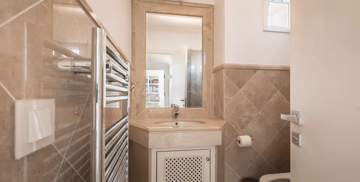 Продажа двухуровневого пентхауса в Nueva Andalucía 19