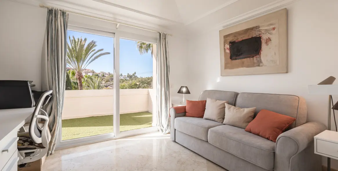 Продажа двухуровневого пентхауса в Nueva Andalucía 20