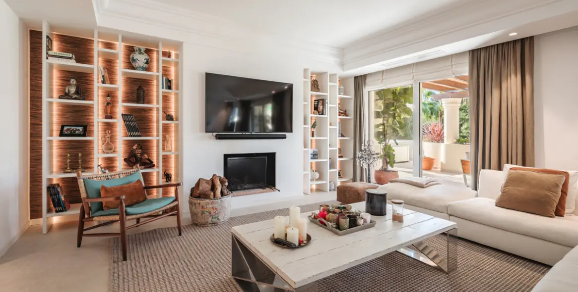 Продажа двухуровневого пентхауса в Nueva Andalucía 1