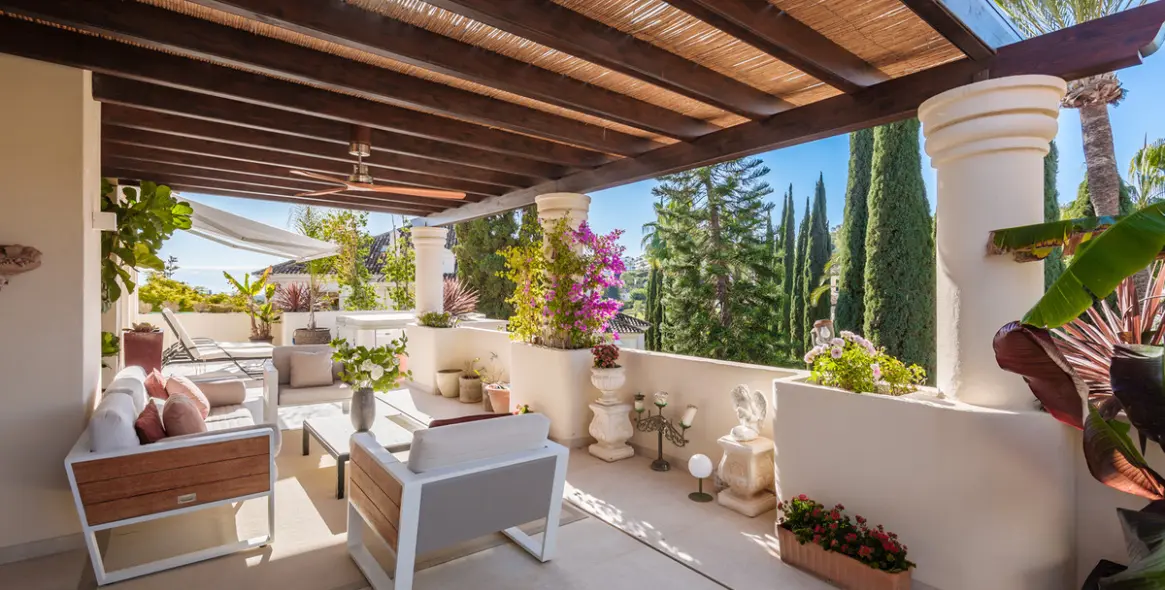 Продажа двухуровневого пентхауса в Nueva Andalucía 2