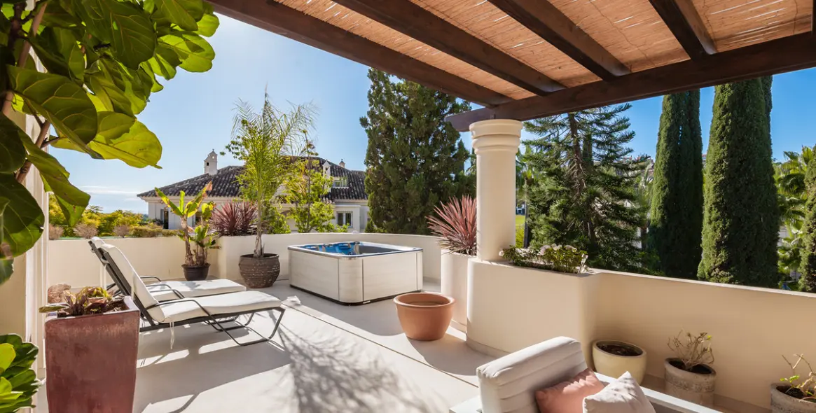 Sale of penthouse duplex in Nueva Andalucía 27