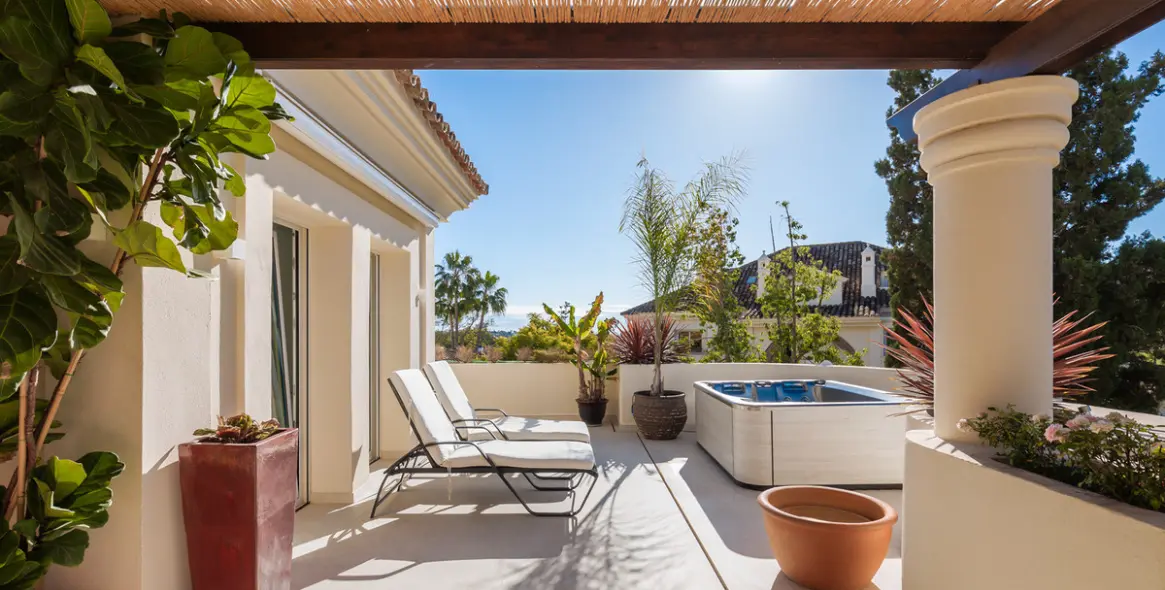 Sale of penthouse duplex in Nueva Andalucía 31