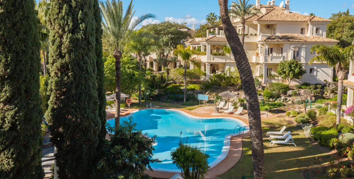 Sale of penthouse duplex in Nueva Andalucía 33