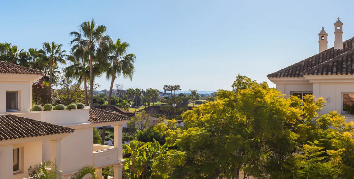 Sale of penthouse duplex in Nueva Andalucía 40