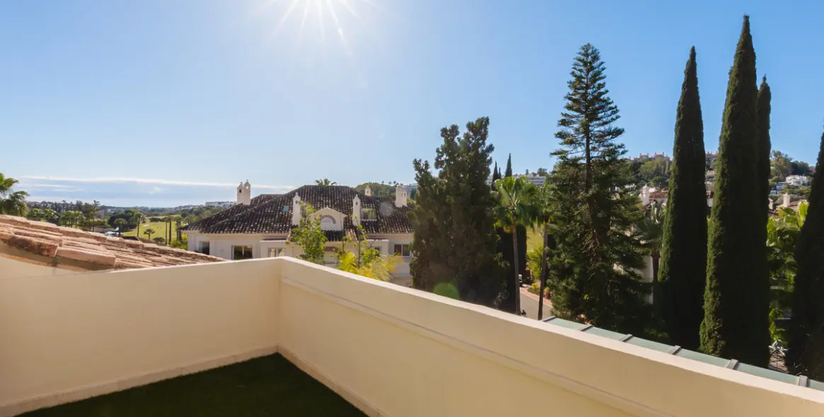 Sale of penthouse duplex in Nueva Andalucía 43