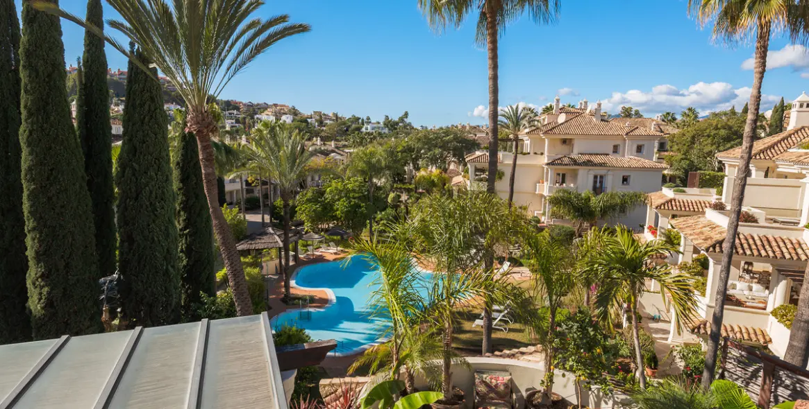 Sale of penthouse duplex in Nueva Andalucía 46