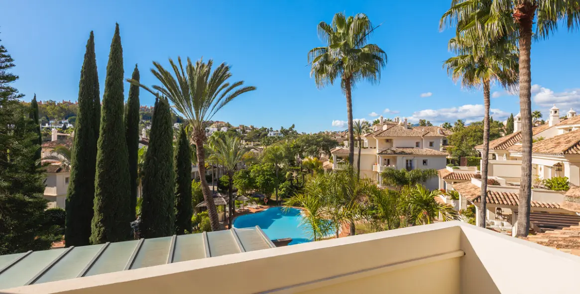 Sale of penthouse duplex in Nueva Andalucía 47