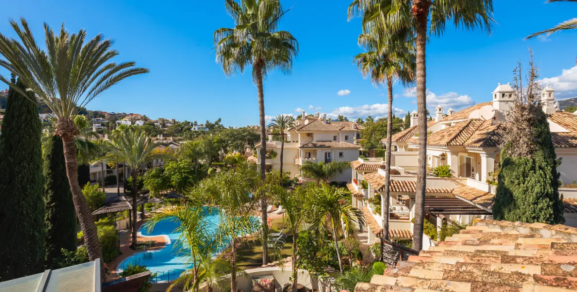 Sale of penthouse duplex in Nueva Andalucía 48