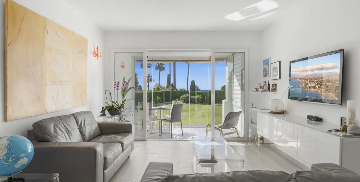 Sale of ground floor apartment in Miraflores 1