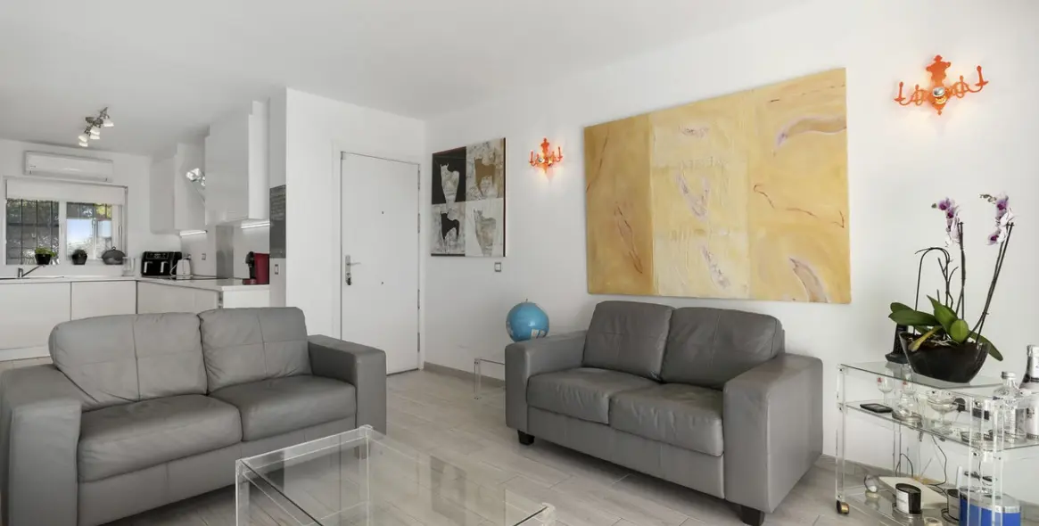 Sale of ground floor apartment in Miraflores 5