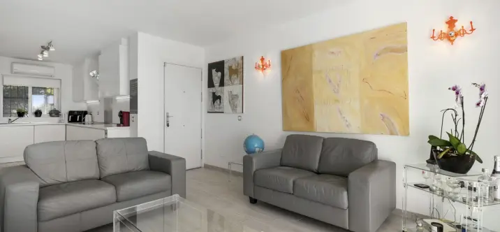 Sale of ground floor apartment in Miraflores 4