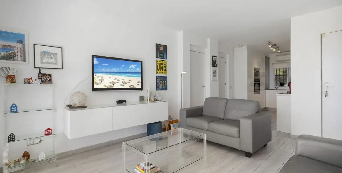 Sale of ground floor apartment in Miraflores 8