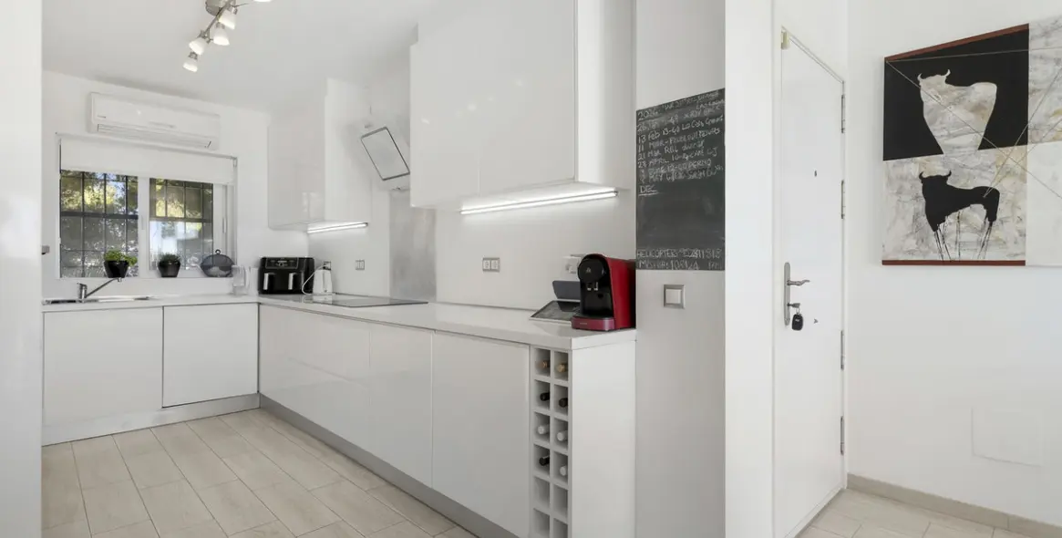 Sale of ground floor apartment in Miraflores 9