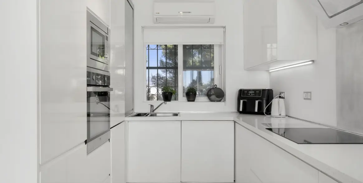 Sale of ground floor apartment in Miraflores 10