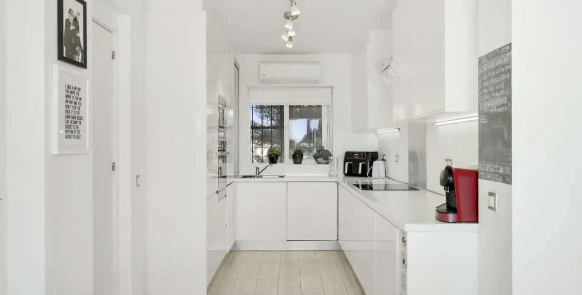 Sale of ground floor apartment in Miraflores 12