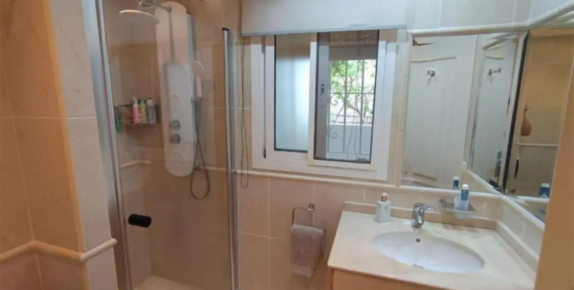 Sale of ground floor apartment in La Quinta 8