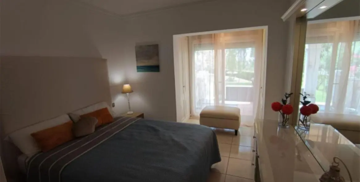 Sale of ground floor apartment in La Quinta 10