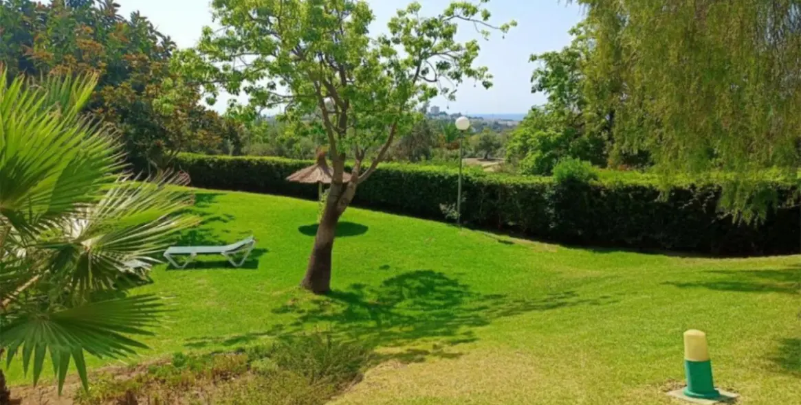 Sale of ground floor apartment in La Quinta 14