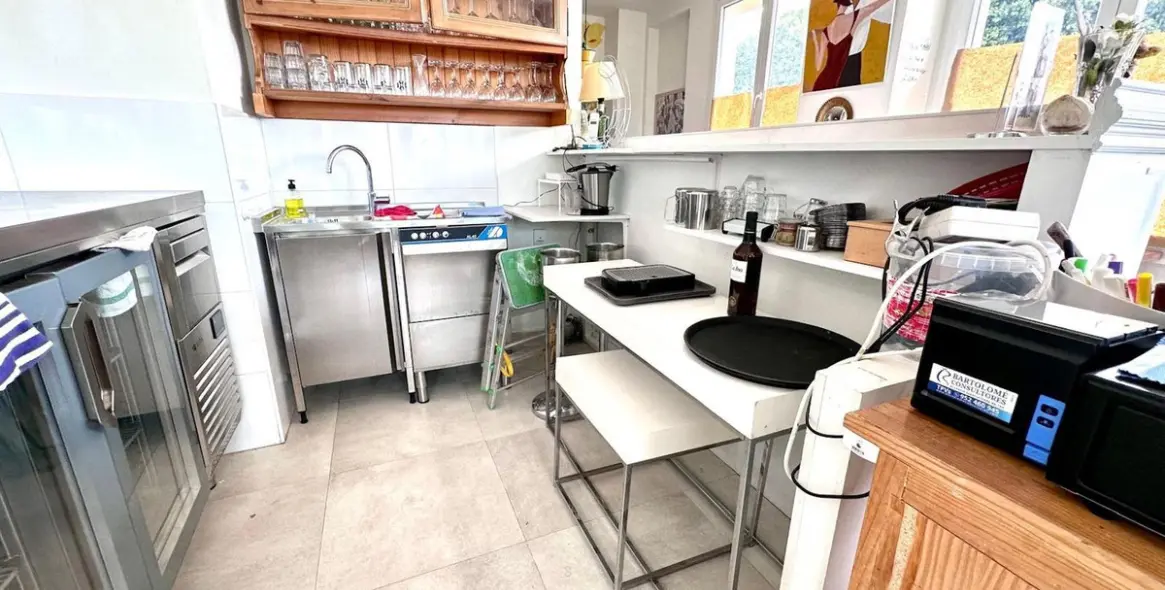 Sale of restaurant in Nueva Andalucía 25