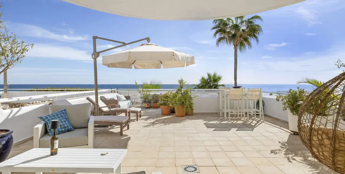 Sale of ground floor apartment in Estepona 1