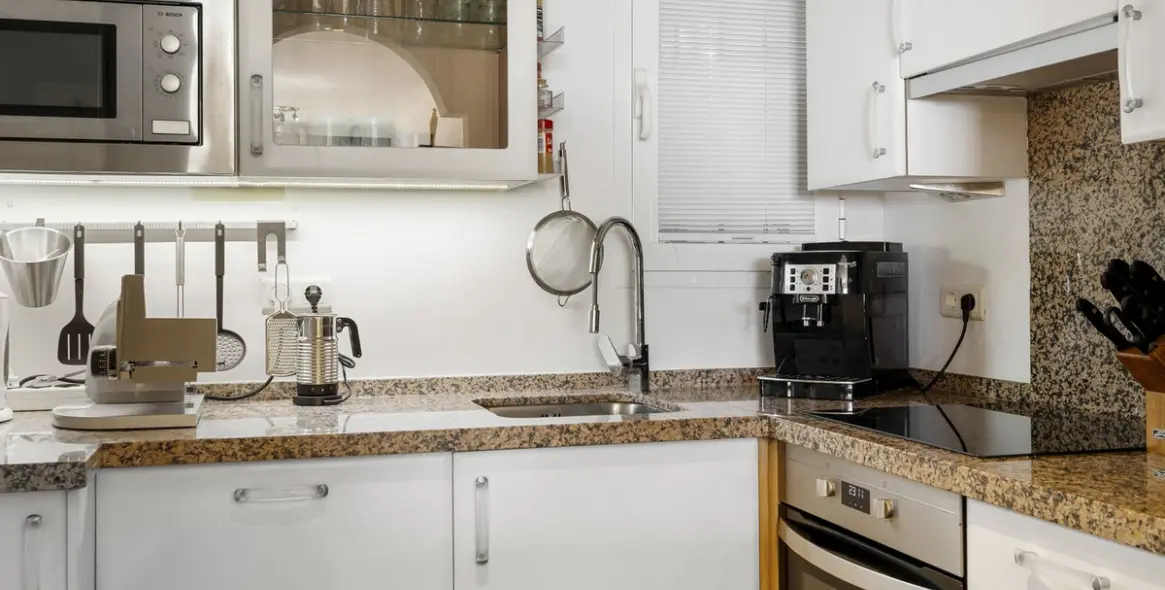 Sale of ground floor apartment in Estepona 18