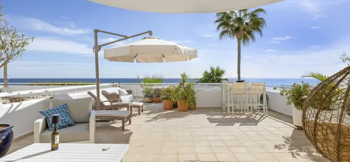 Sale of ground floor apartment in Estepona 0