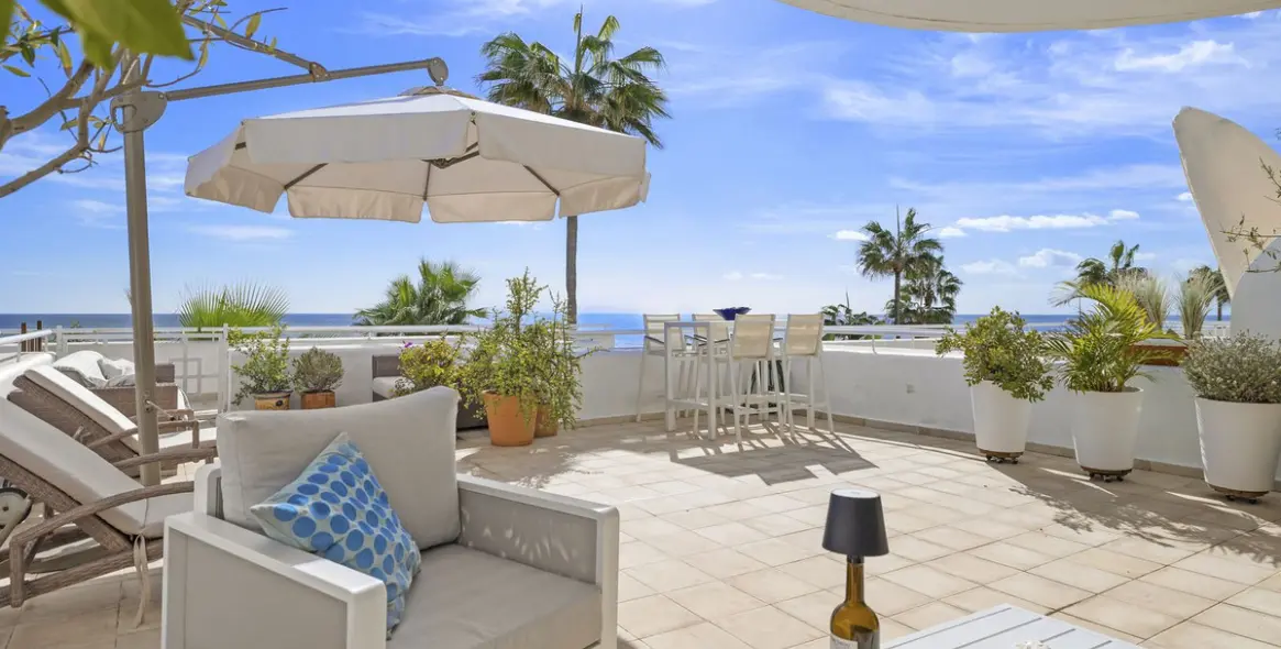 Sale of ground floor apartment in Estepona 2