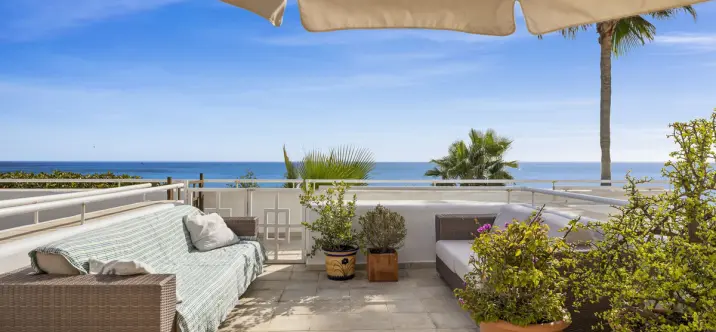 Sale of ground floor apartment in Estepona 2