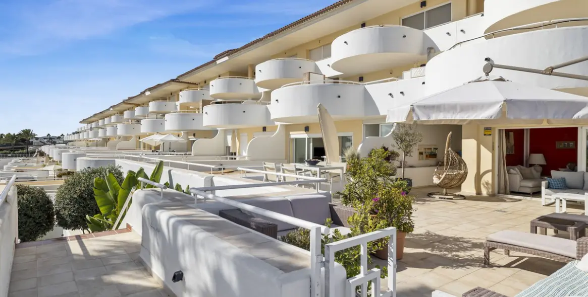 Продажа апартаментов на первом этаже в Estepona 39