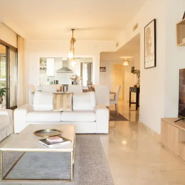 Продажа апартаментов на первом этаже в Benahavís