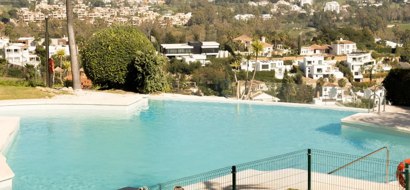 Sale of ground floor apartment in Benahavís 1